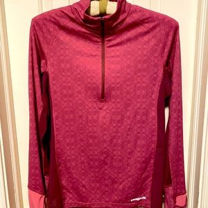 Patagonia thin quarter zip with hand covers